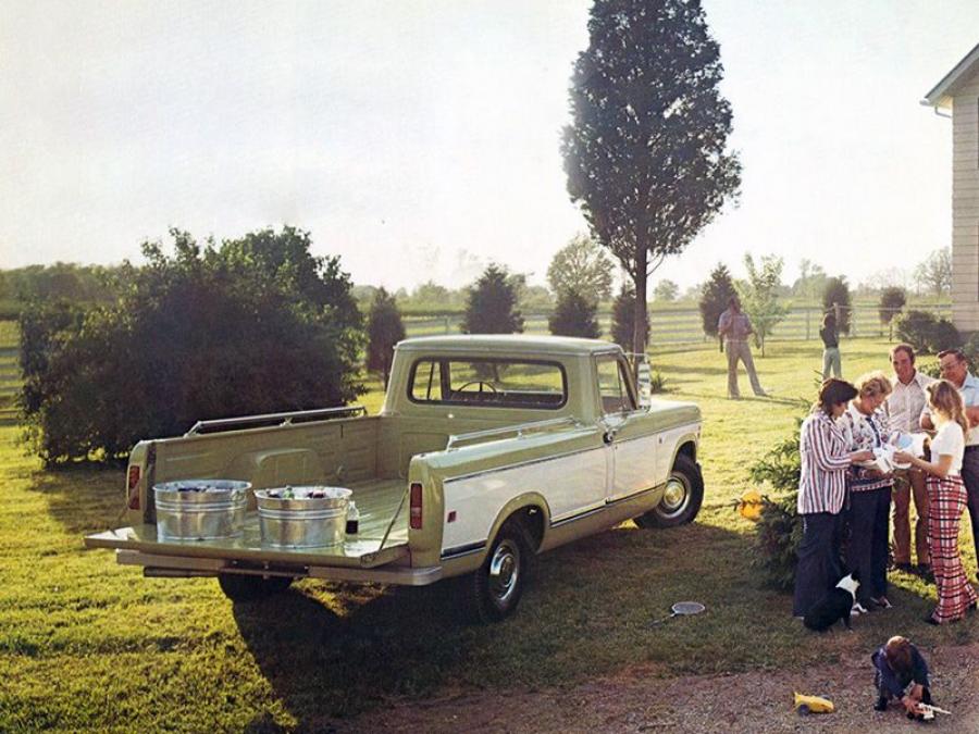  International Bonus Load Pickup 1975 года  (фото 2 из 3)